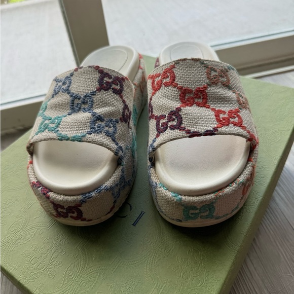 Selling platform, Gucci slides. Multicolor. Used with minimum wear. - Picture 4 of 5
